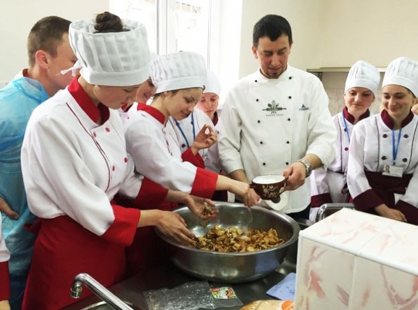 Viitorii bucătari de la Școala Profesională din Bubuieci au acces la un laborator dotat cu tehnică performantă